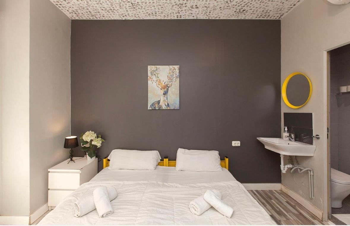 Heylola! Hostel برشلونة المظهر الخارجي الصورة